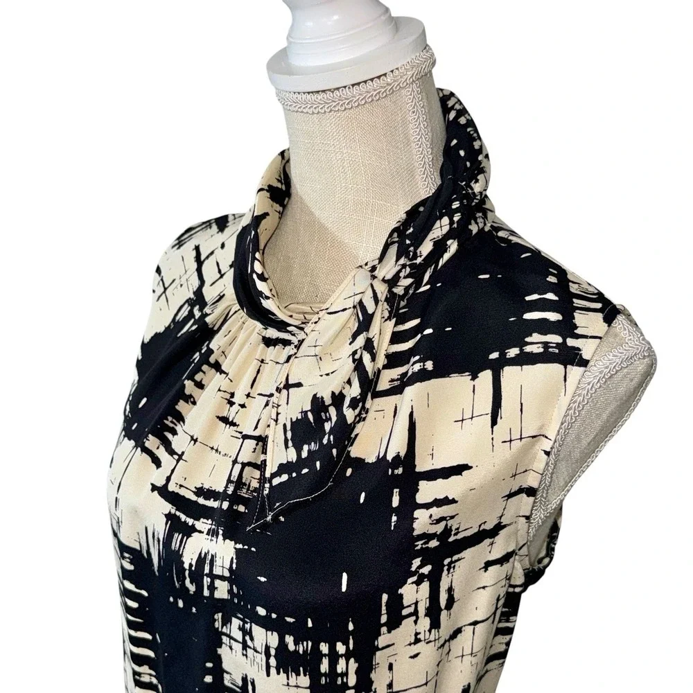 St John Silk Blend Sleeveless Blouse Womans Sz 12 Career Capsule Chic Old Money